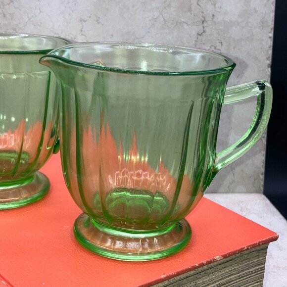 Vintage 1930’s 16 Panel Green Uranium Glass Cream and Sugar Set. Brilliant Glow - Picture 7 of 8